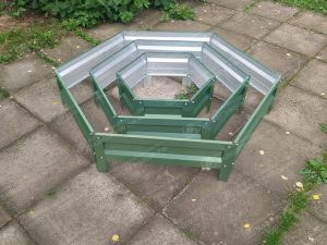 Клумба шестигранная с полимерным покрытием (3 яруса)